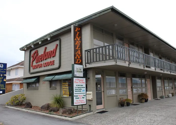 Pineland Motor Lodge