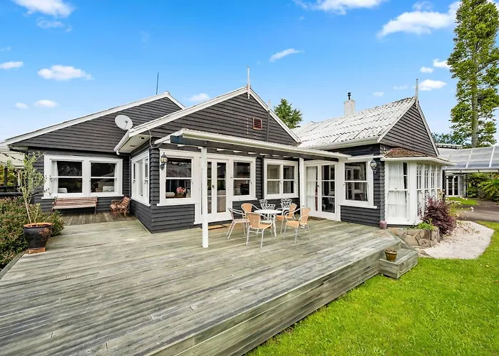 Springfield Rise Lodge - Rotorua Holiday Home