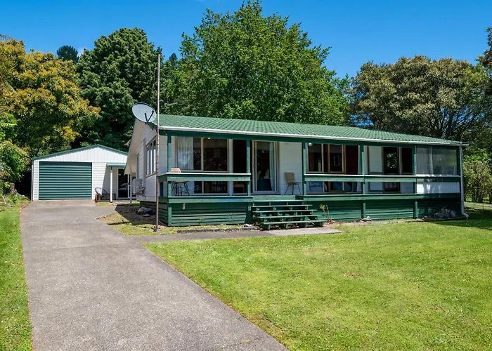 Gisborne Point Retreat - Lake Rotoiti Holiday Home