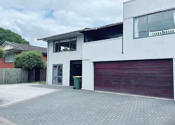 Rotorua 5 Bedrooms 3 Bathroom Family House