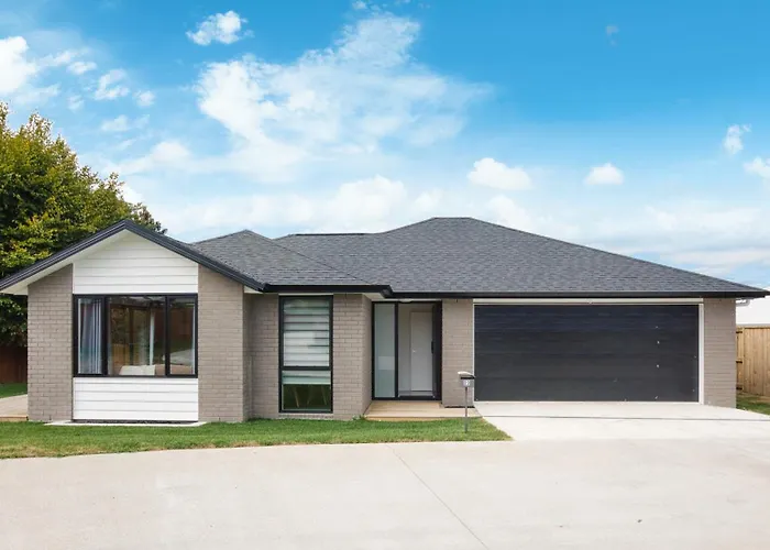 Stylish 4 Bedroom House Brand New In Rotorua