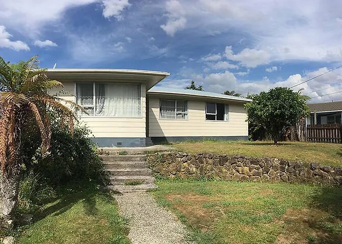Three-Bedroom House A At 23 Mallard Drive, Selwyn Heights