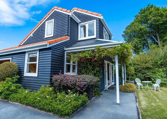 Black Cottage - Beautiful Central Cottage For Two