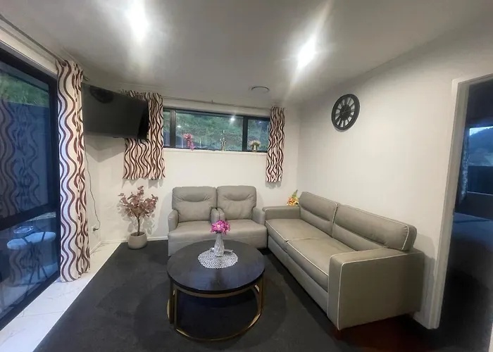 Cute Stylish 2 Bed Rooms