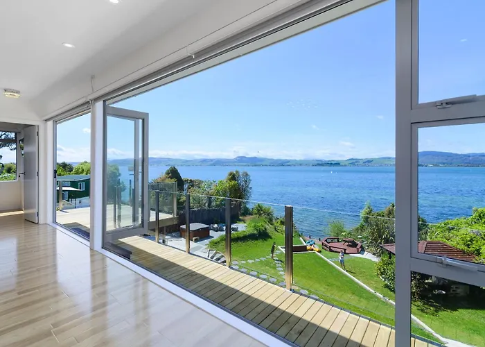 Rotorua Luxury Lakeside Resort