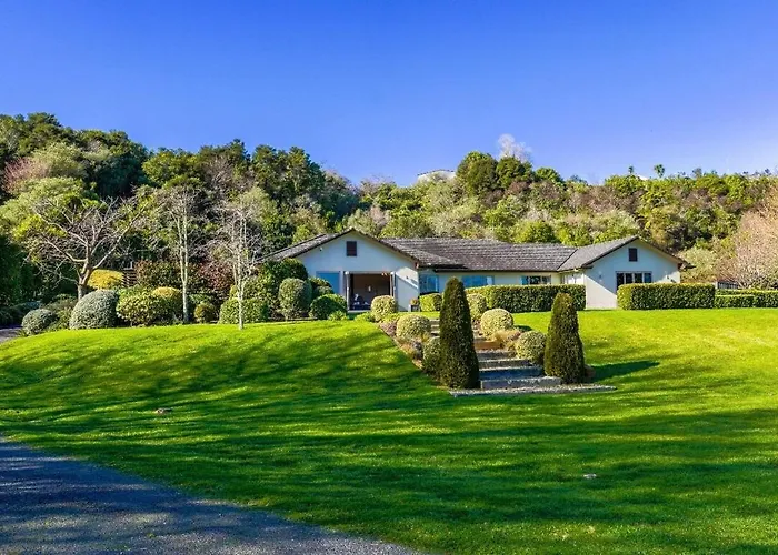 Stunning And Spacious 5-Bedroom Home In Rotorua