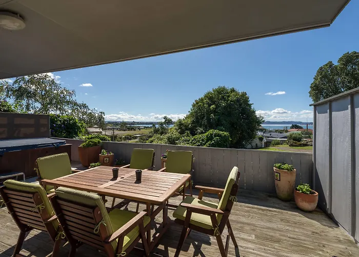 Lakeside City Apartments Lodge