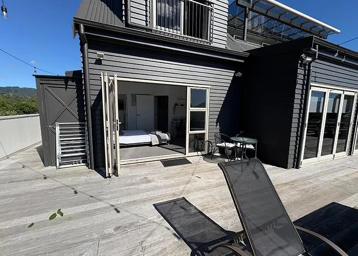 Stylish Lake Okareka Retreat Views, Spa In Rotorua