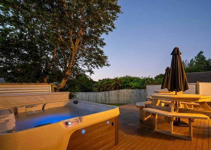 Tihi Time - Great Deck Spa Pool & Games Room