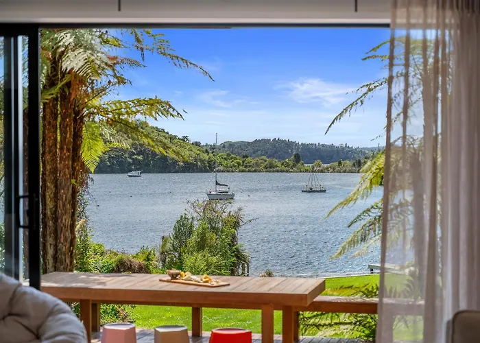 Okawa Bay Lakeside - Lake Rotoiti A-Frame