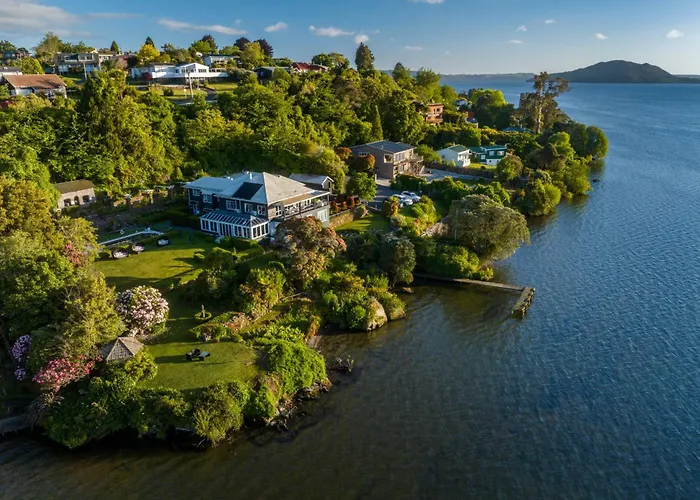 Black Swan Lakeside Boutique Hotel