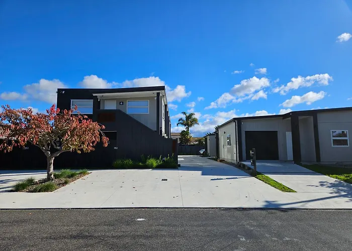 Redwood Apartments
