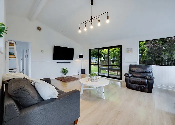 Kawaha Corner - Minutes From Skyline Zorb & More