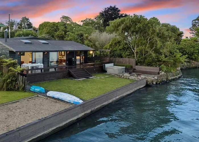 Soul Haven - Lakefront With Spa Kayaks & Stunning Views