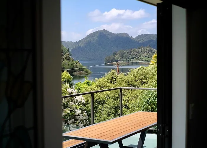 Lake Views, Kayaks, Family Friendly