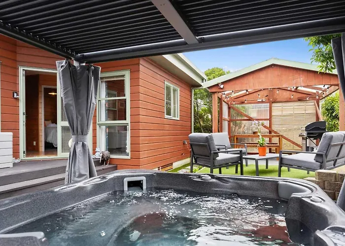 Cedar View - Close To Skyline & Zorb With Spa Pool