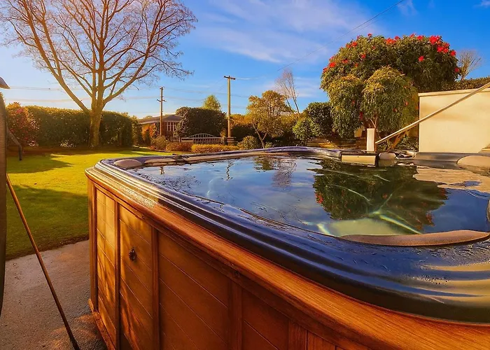 Spacious Rotorua Retreat With Spa & Separate Guesthouse - Close To Redwoods