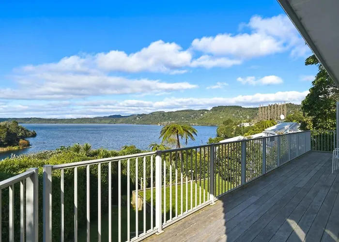 Boat Shed Bay - Stunning Lake Tarawera Views