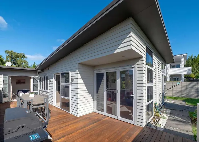 Kowhai Views - Stylish & Modern In Great Location