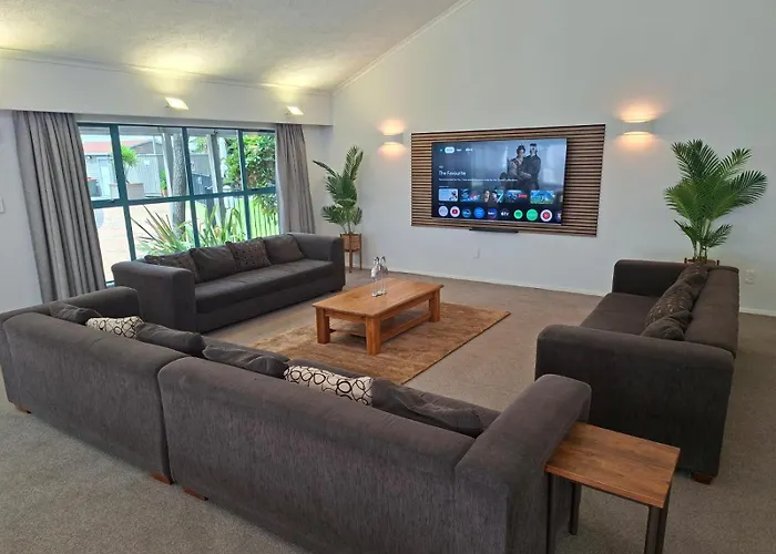 Rotovegas House - Huge House, Hot Tub & Room For 20 Guests!