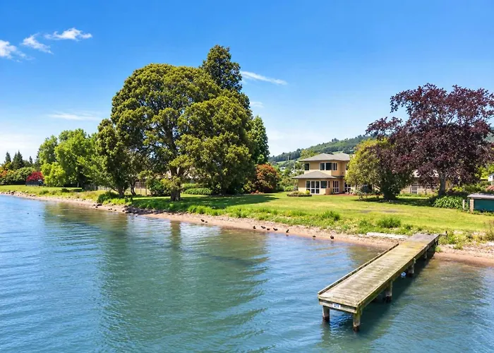 Shore Haven - Lakefront Spa Pool Sleeps 8