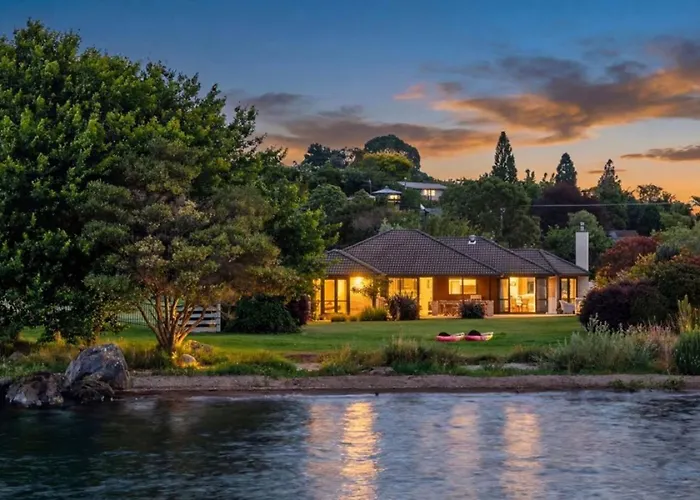 Wai Ata Lakeside Retreat - Holiday Home