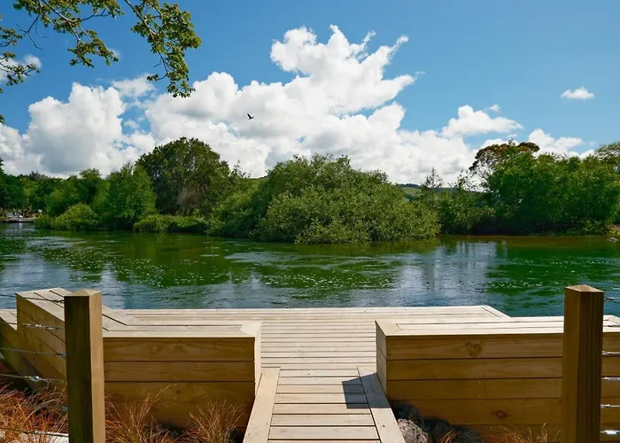 Te Puaha Lodge | River & Lakefront Retreat