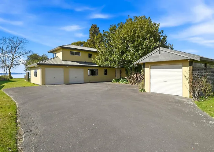 Shore Haven - Lakefront Spa Pool Sleeps 8