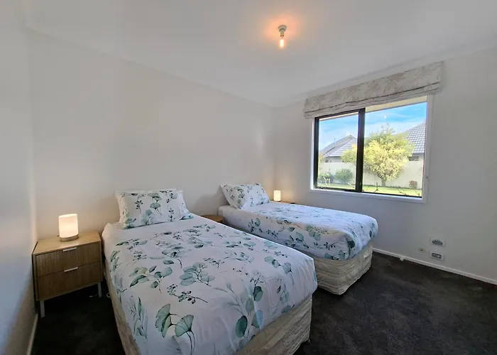 Wai Ata Lakeside Retreat - Holiday Home