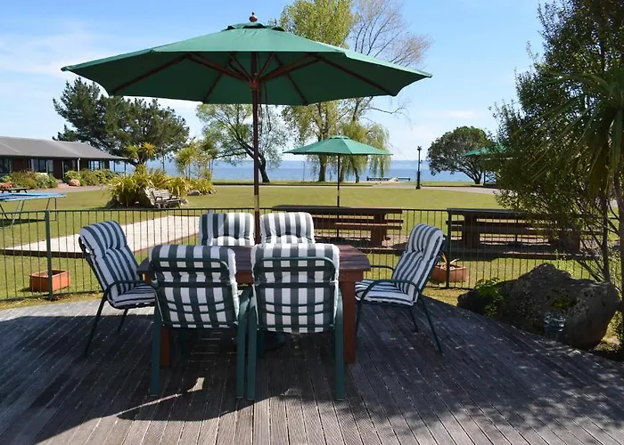 Cedarwood Lakeside Motel & Conference Venue