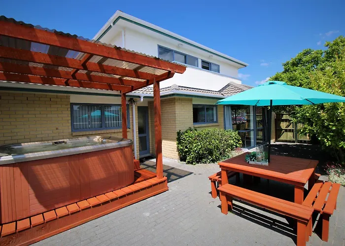 Aristaair- Central City Townhouse